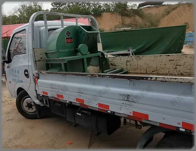 山西客戶訂購(gòu)600型木屑粉碎機(jī)裝車發(fā)貨